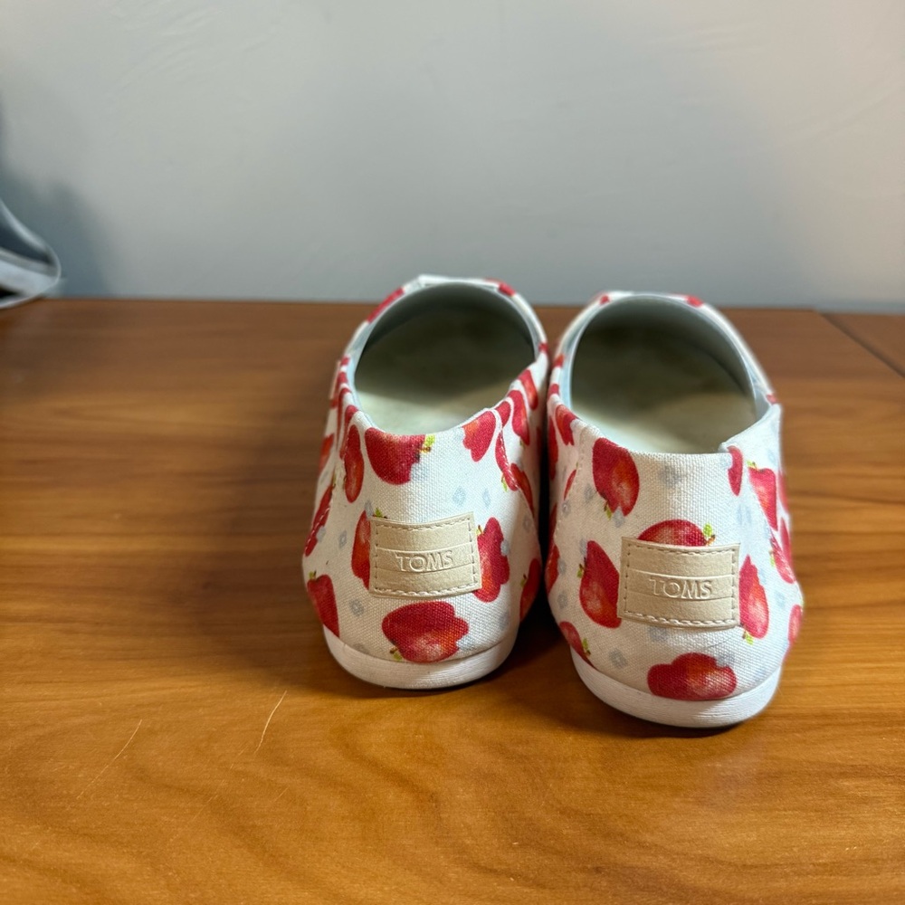 Toms x Once Upon A Farm‎ Limited Edition Alpargata Slip On Shoe Apple Print W9 - Picture 4 of 8